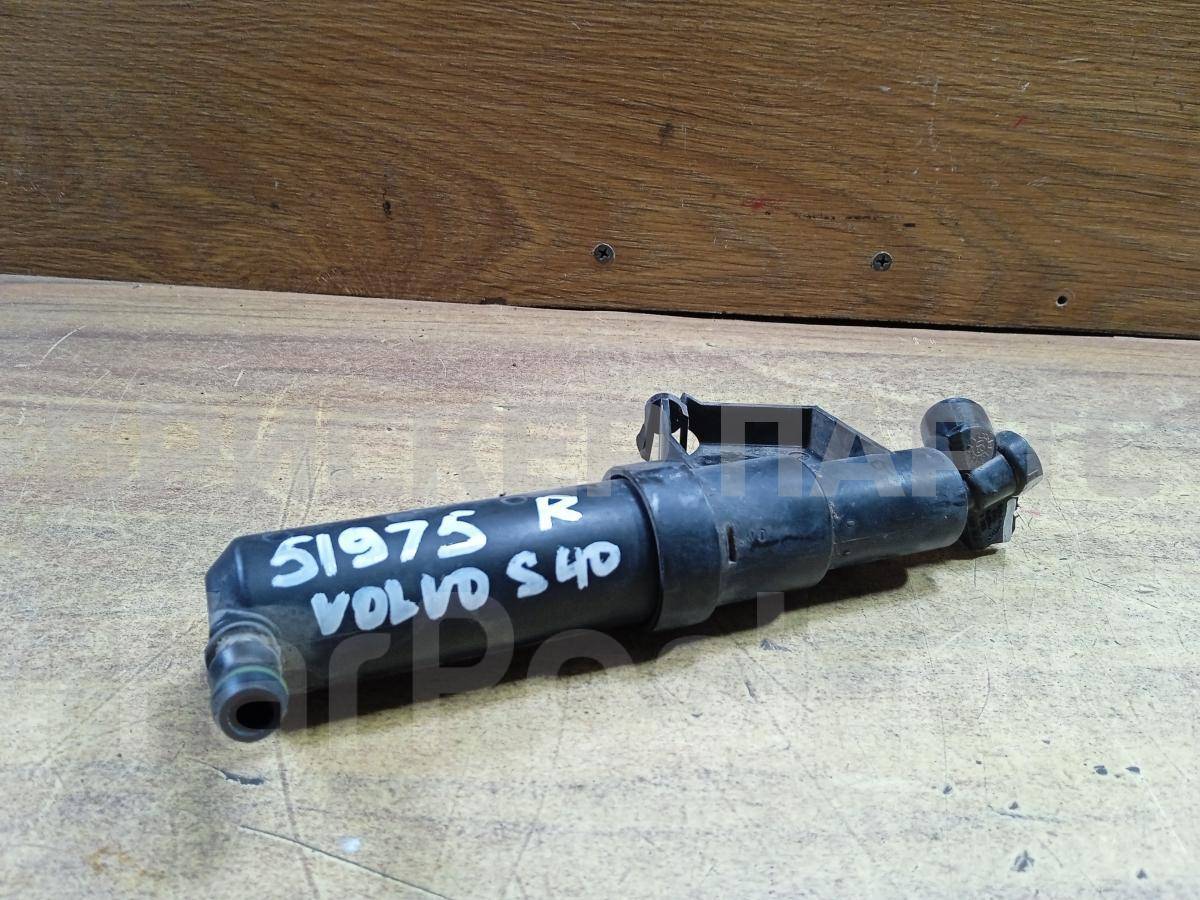 Форсунка омывателя фары правая на Вольво S40 C40 1300390109