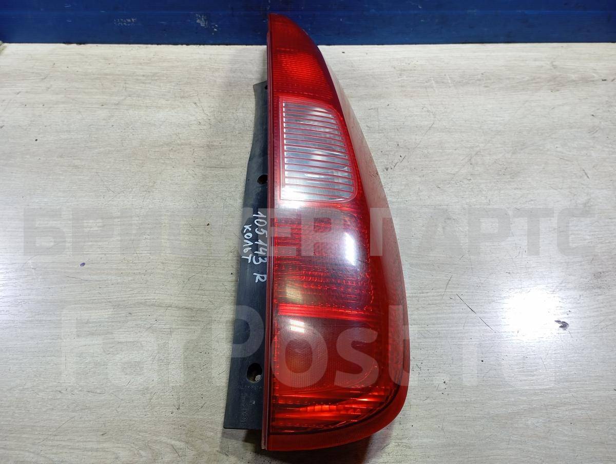 Фонарь задний правый на Митсубиси Кольт VI (Z20) MR598388