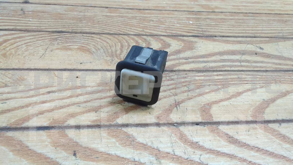 Кнопка открывания багажника на Ленд Ровер Дискавери 3 поколение FQY500011