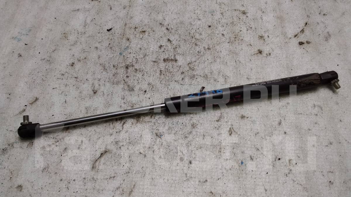 Амортизатор багажника левый на ВАЗ Лада Нива 2121 Тайга, Урбан, Легенд 