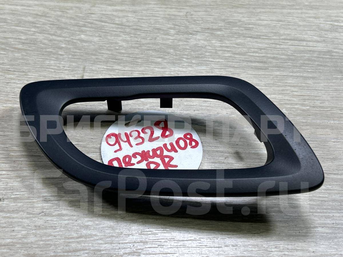 Накладка ручки двери задней правой на Пежо 408 I 9680427780