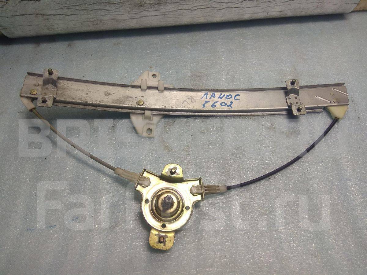 Стеклоподъемник механический левый передний на Шевроле Ланос 96304038