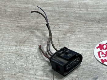 Разъем (фишка, штекер) на Ауди A6 C6 4B0973724