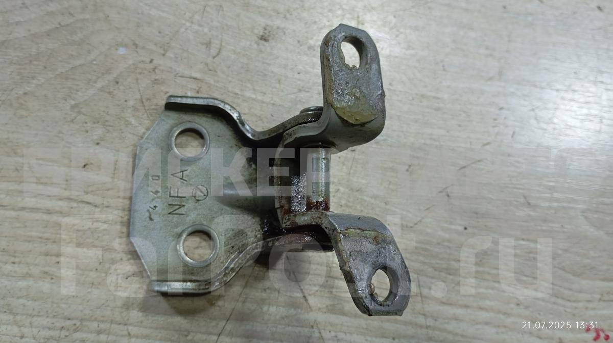 Петля двери передней левой нижняя на Субару Импреза 2 поколение (GG,GD /G11) 61220FA000