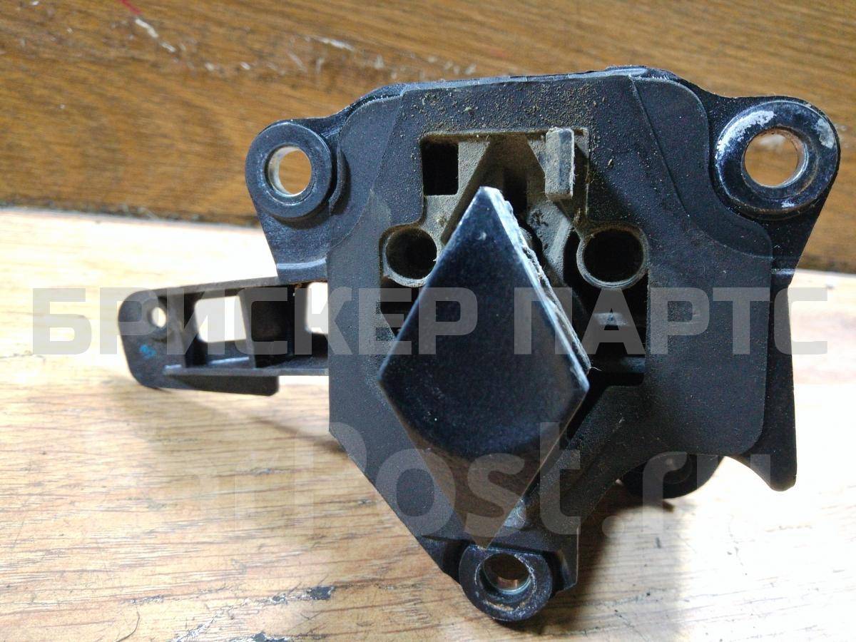 Кнопка открывания багажника на Рено Симбол 1 поколение 8200447266