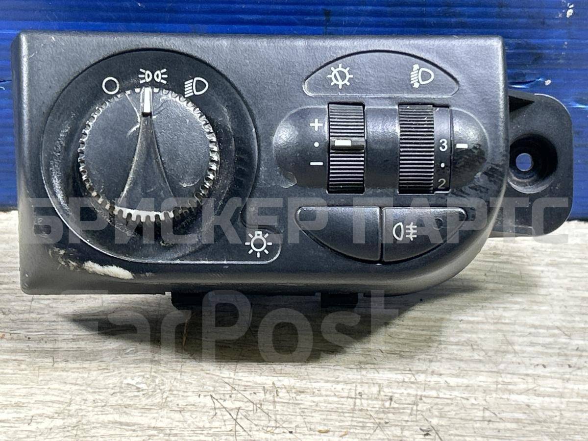 Блок управления светом на ВАЗ Лада Приора 2170, 2171, 2172 21703709820