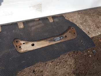 Балка передняя (поперечина, траверса передней подвески) для Форд Эскейп 1 поколение