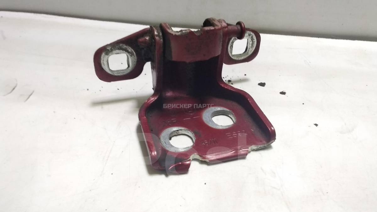 Петля двери задней правой нижняя на Рено Сандеро 1 поколение