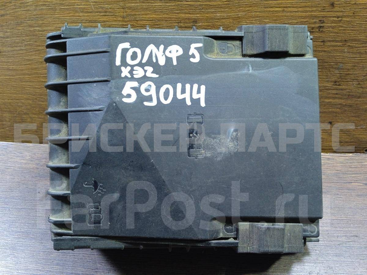 Крышка блока предохранителей на Фольксваген Гольф Mk5 1K0937132F