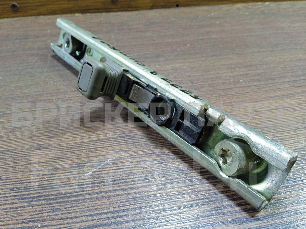 Механизм регулировки ремня безопасности на Рено Клио / Симбол Симбол II 7700817988