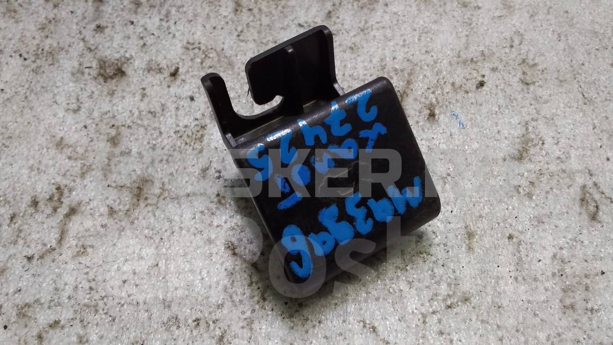 Ручка открывания капота на Мазда 6 GG GJ6A56720E