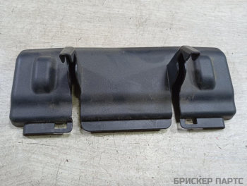 Накладка кронштейна (облицовка) заднего сидения. для Сузуки Гранд Витара 2 поколение 8749266J005PK