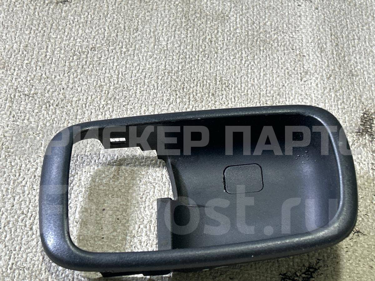 Накладка ручки (облицовка) двери передней левой для Митсубиси Лансер 9 поколение (CS) MR503941