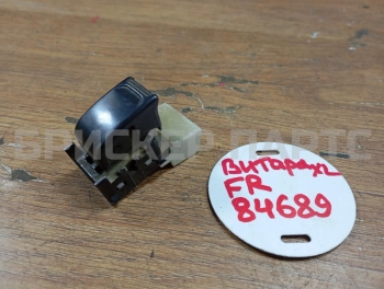 Кнопка стеклоподъемника на Сузуки XL7 1 серия 3799550J00R9S