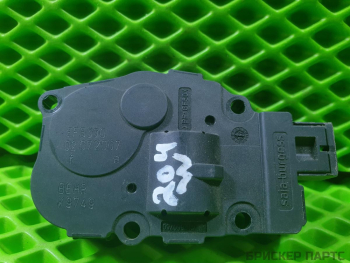 Моторчик (сервопривод печки) заслонки отопителя для Mercedes (Мерседес) Ц-класс W204 K9749