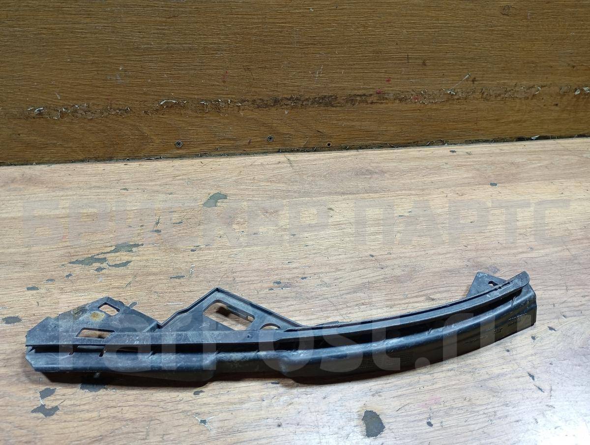 Кронштейн крепления левой фары на Вольво S40 2 поколение рестайлинг