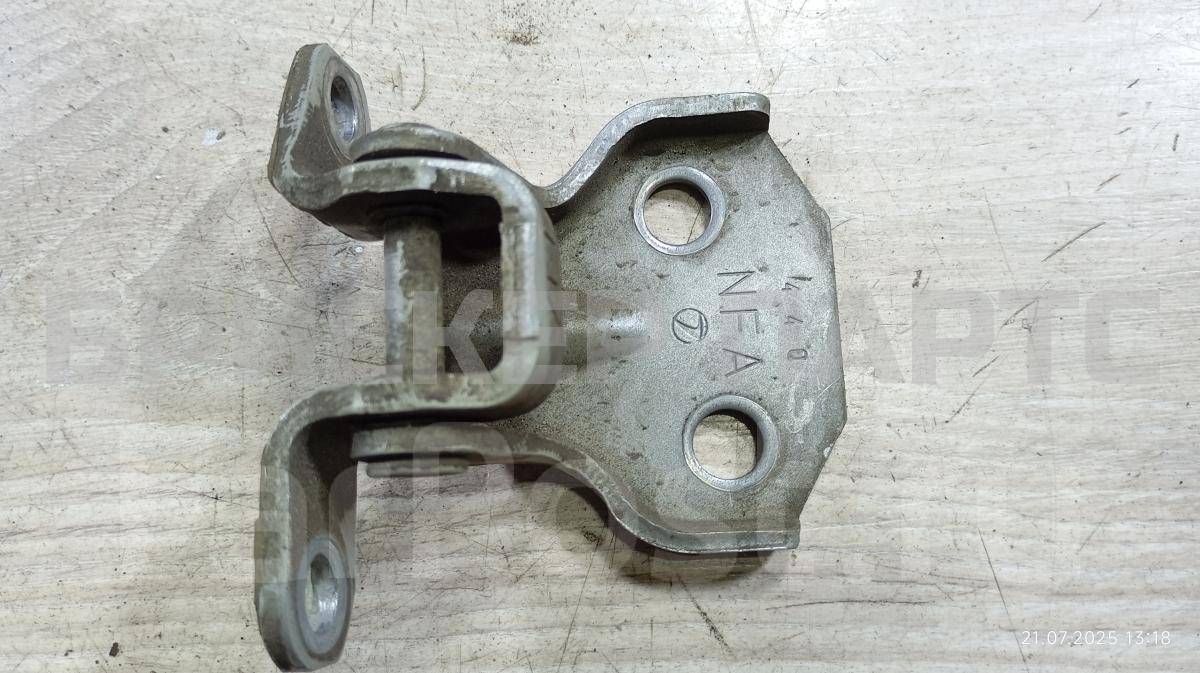 Петля двери передней правой верхняя на Субару Импреза 2 поколение (GG,GD /G11) 61220FA000