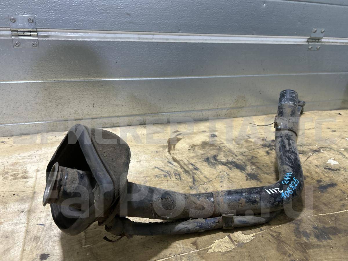 Заливная горловина бензобака, топливного бака на ВАЗ Лада 2111