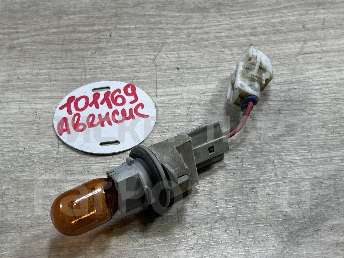 Патрон указателя поворота для Тойота Авенсис 2 (T250) 8112520A30