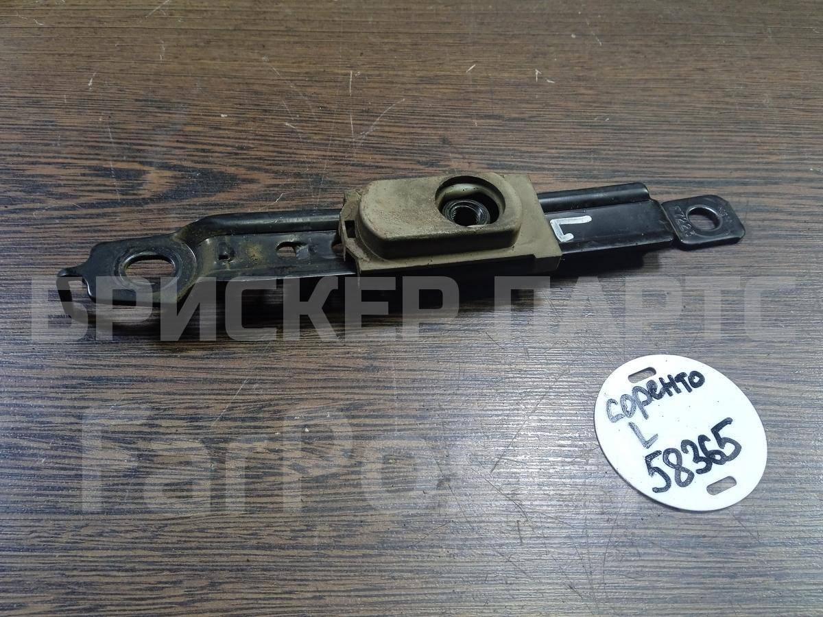 Механизм регулировки ремня безопасности на Киа Соренто 1 поколение 888903E000FC