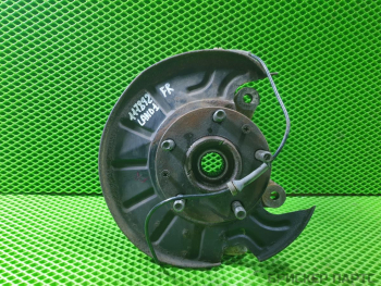 Кулак поворотный передний правый для Ленд Ровер Фрилендер I поколение рестайлинг RUB000040