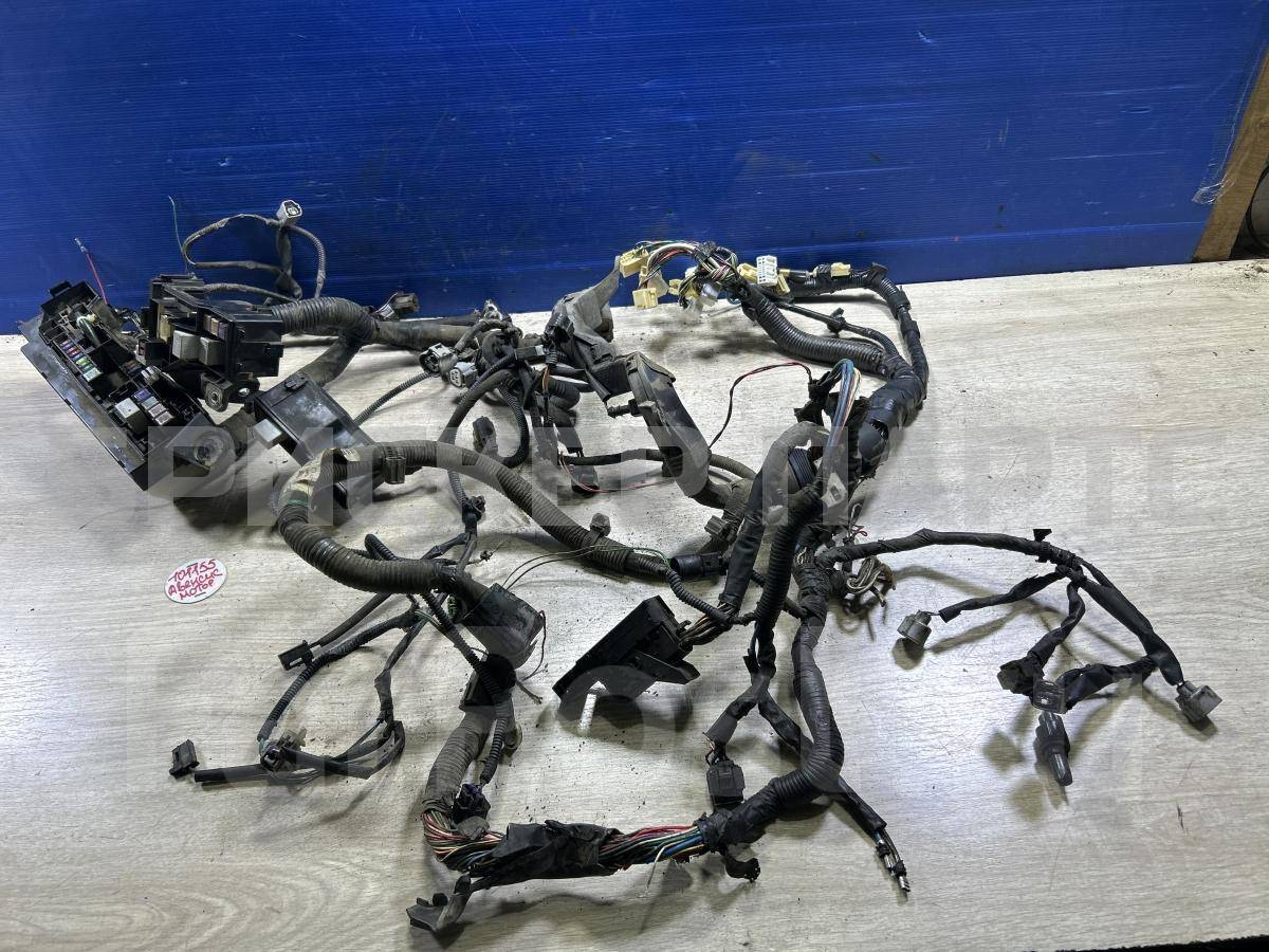 Проводка (коса) моторного отсека на Тойота Авенсис 2 (T250) 8211105D60
