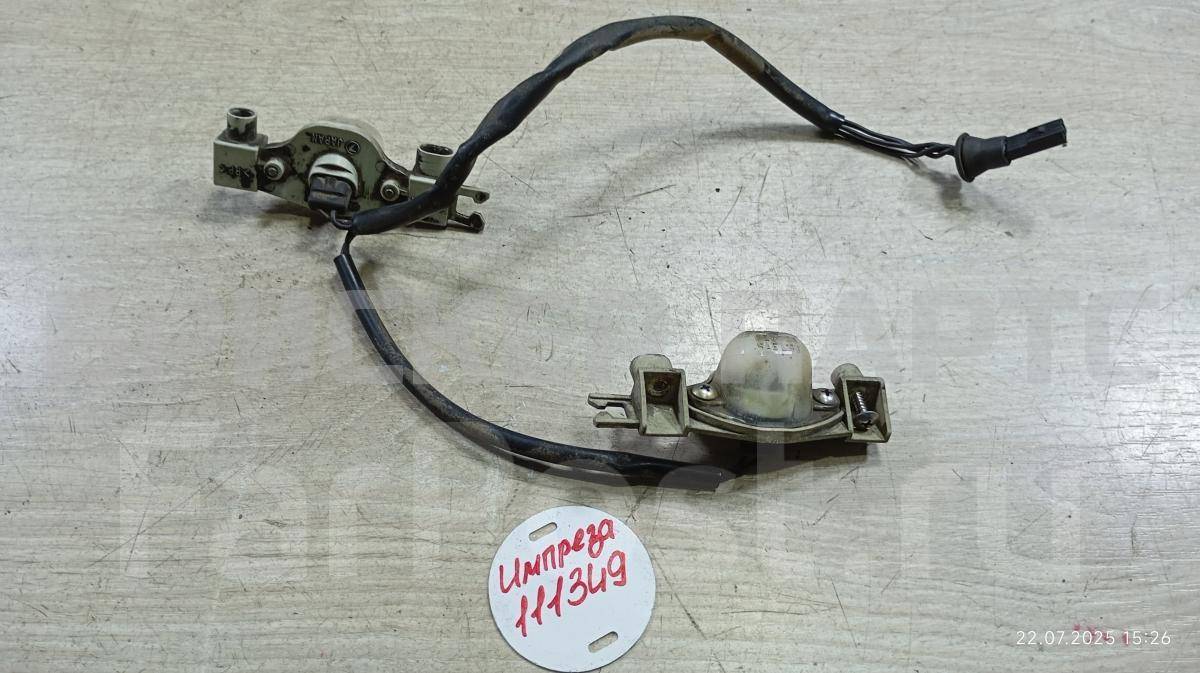 Плафон подсветки заднего номера (фонарь освещения номерного знака) на Субару Импреза 2 поколение (GG,GD /G11) 84301FE000