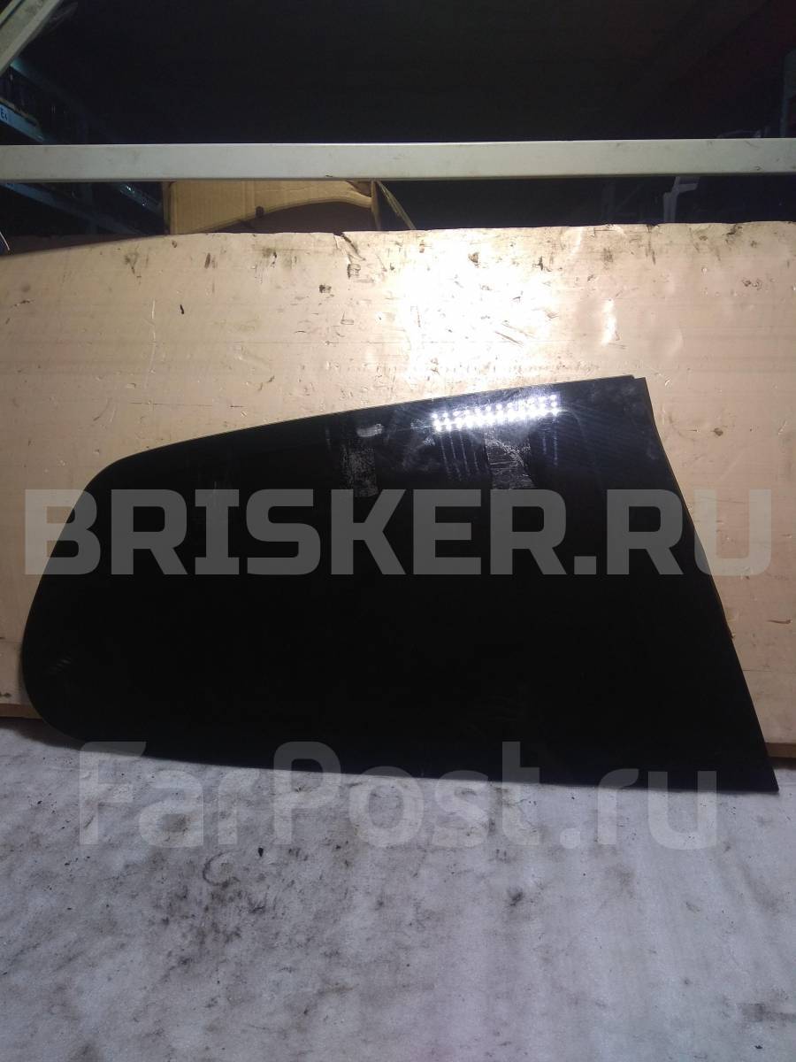 Стекло кузовное глухое правое на Фольксваген Гольф Mk5