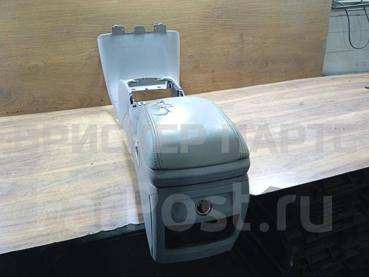 Центральный тоннель с подлокотником на Вольво S40 C40 8687407