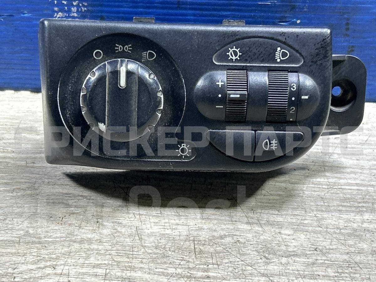 Блок управления светом на ВАЗ Лада Приора 2170, 2171, 2172 21703709820