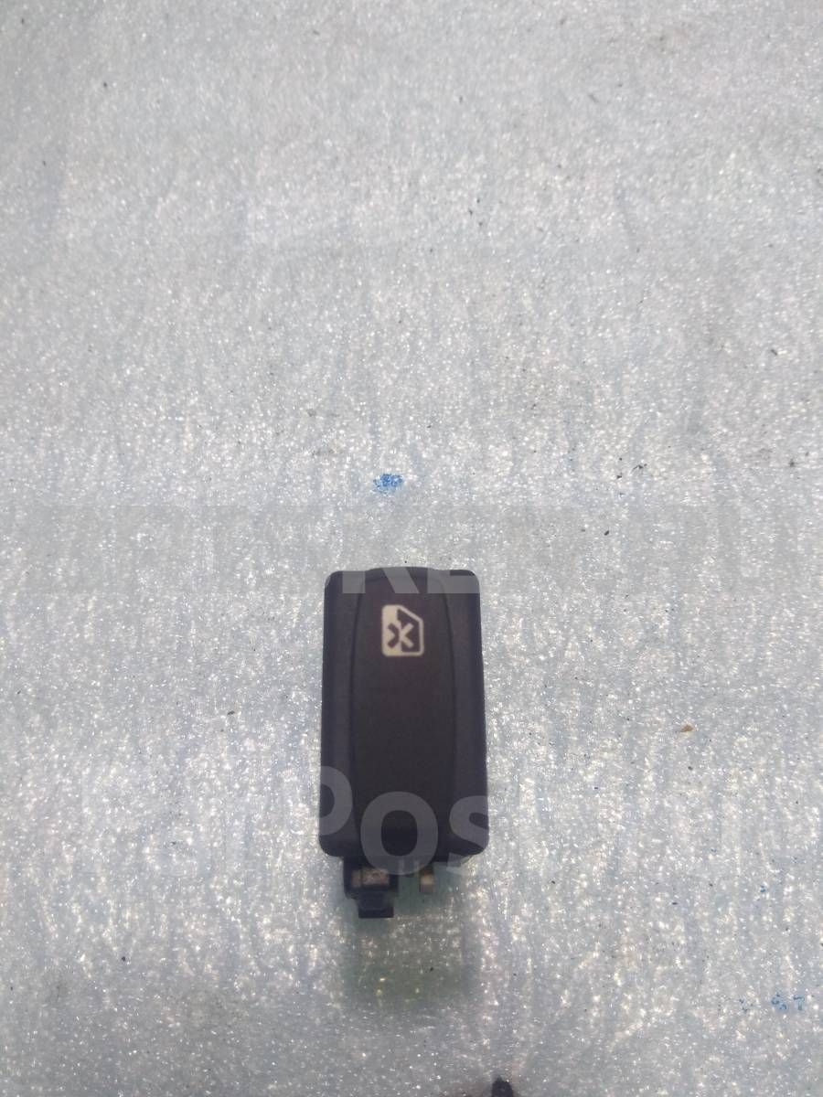 Кнопка стеклоподъемника на Рено Клио / Симбол Симбол II 8200542278