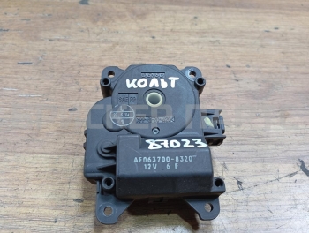 Моторчик заслонки отопителя на Митсубиси Кольт 6 поколение Z30 AE0637008320