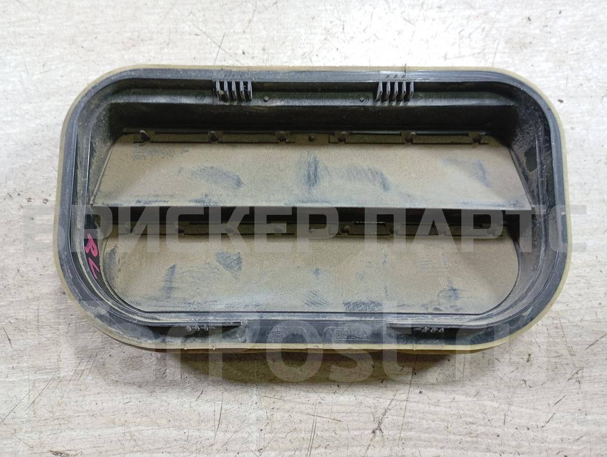 Клапан левый вентиляционный в заднее крыло для Форд Фиеста MK5 4858452