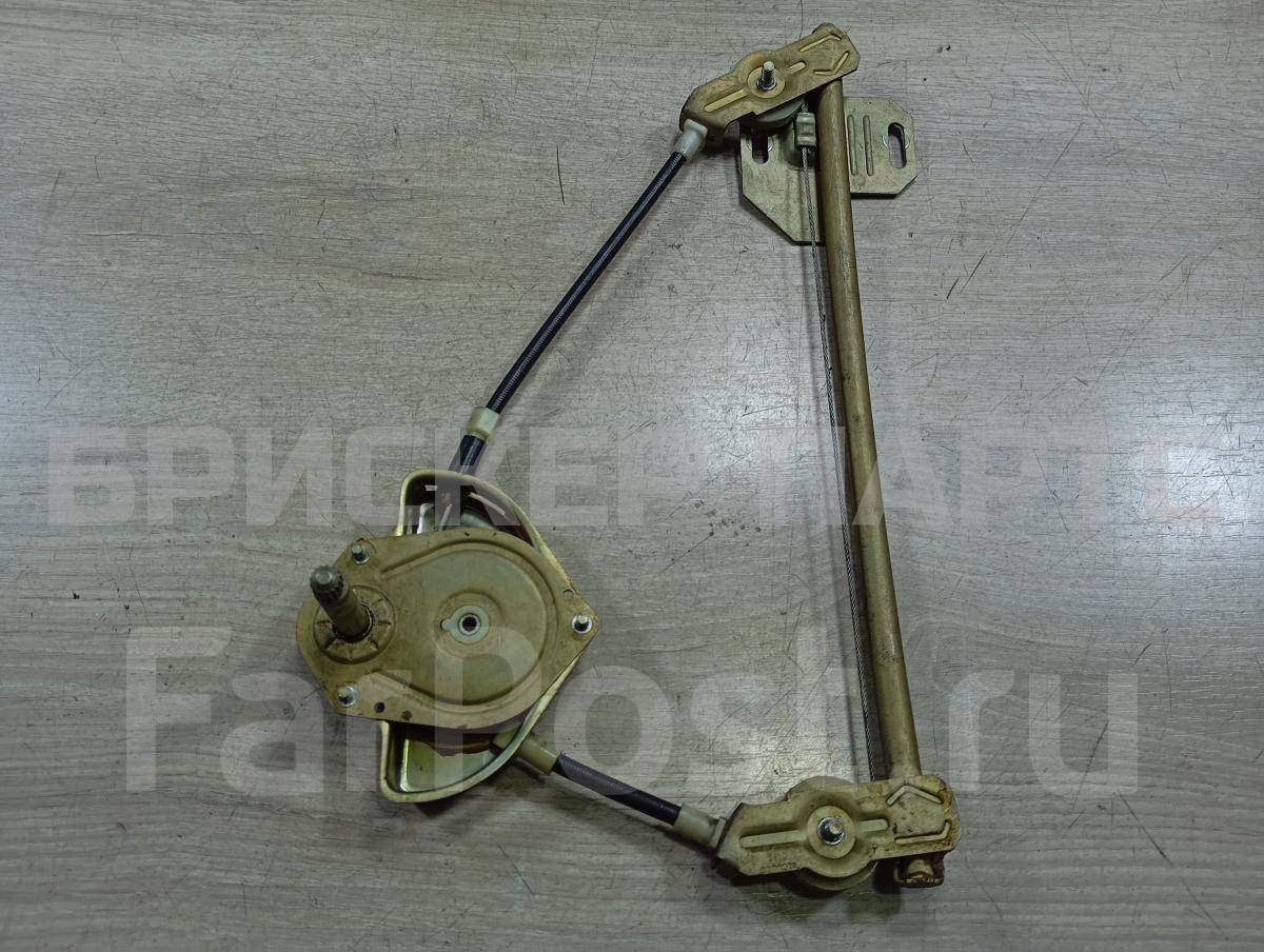Стеклоподъемник механический правый задний на ВАЗ Лада 2110