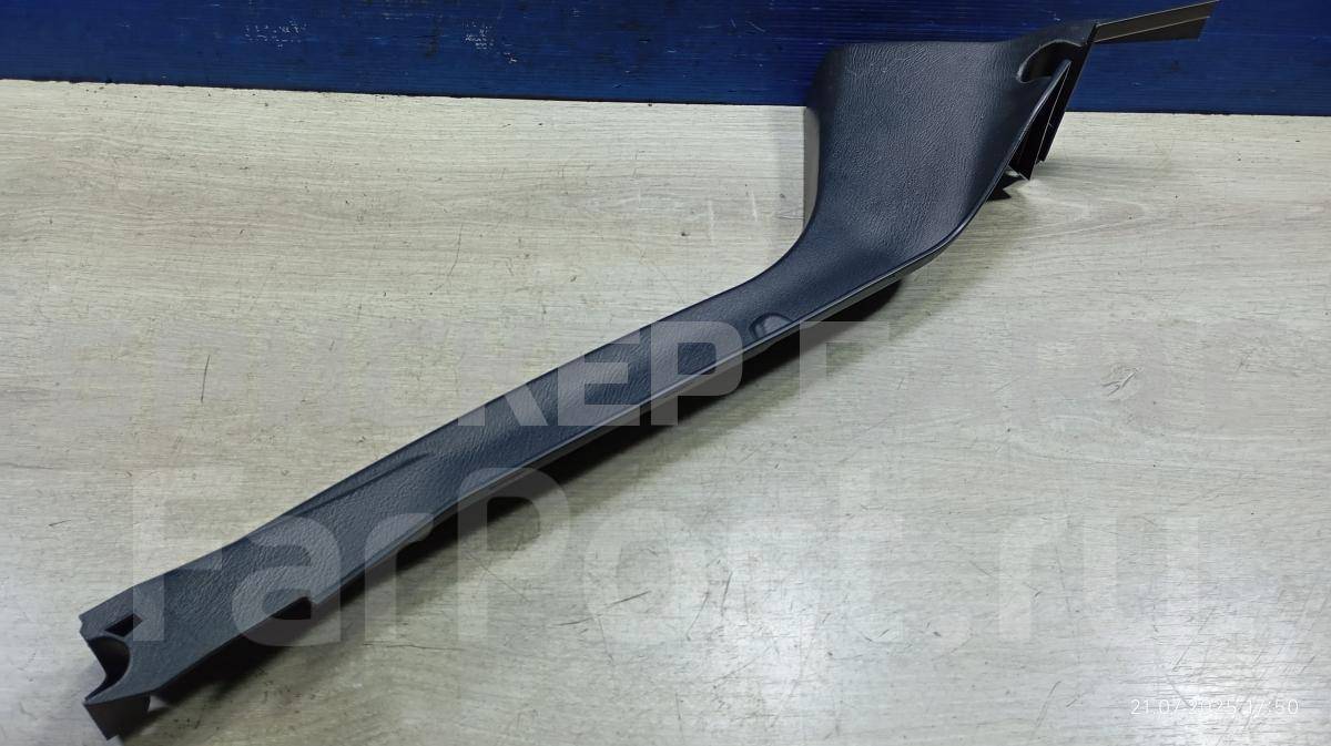 Облицовка стойки (обивка, накладка, обшивка) задней правой на Субару Импреза 2 поколение (GG,GD /G11) 94043FE000