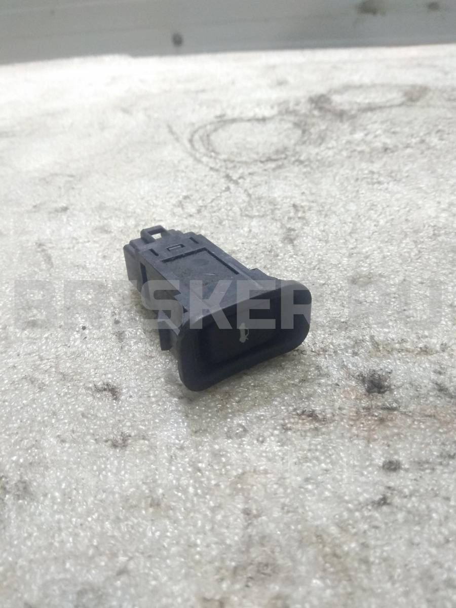 Кнопка открывания багажника на Дэу Эсперо 1 поколение 96148948