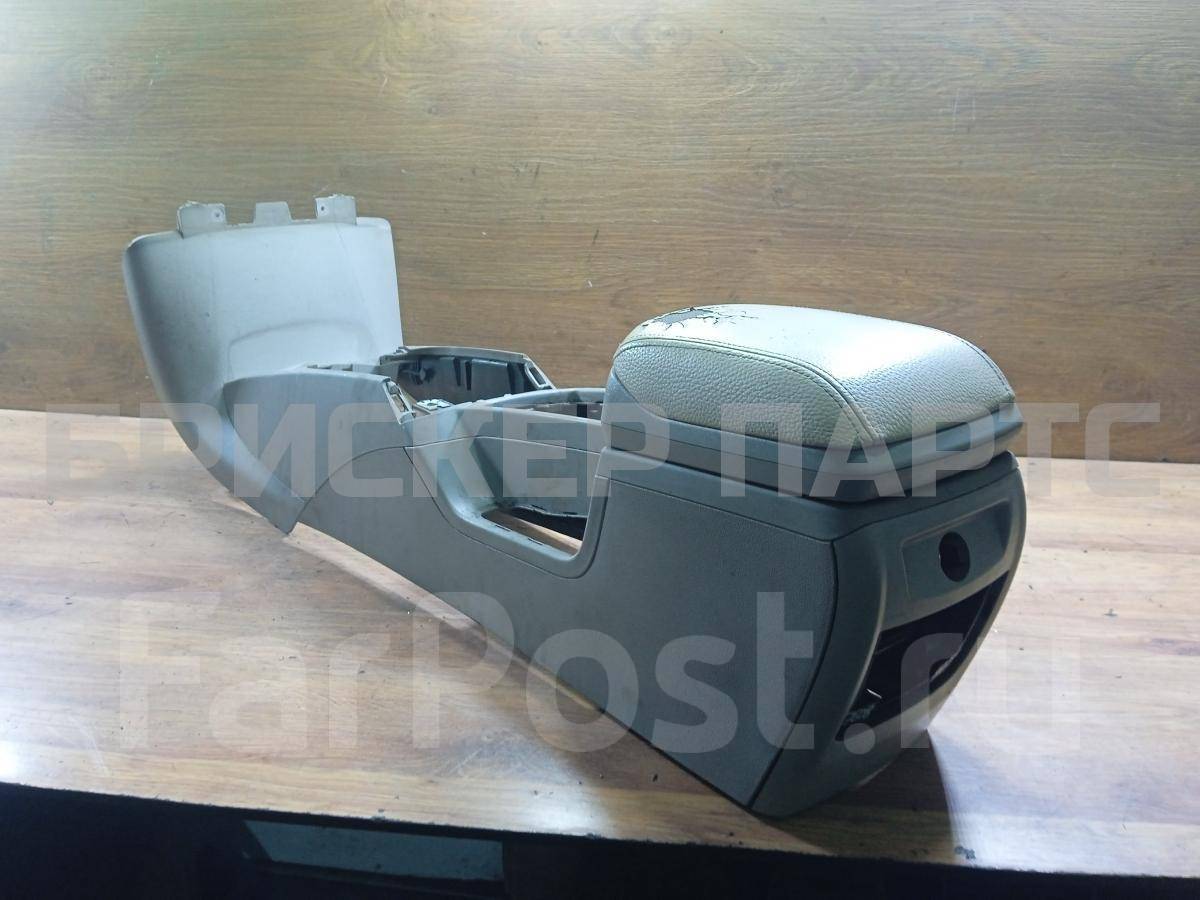 Центральный тоннель с подлокотником на Вольво S40 2 поколение