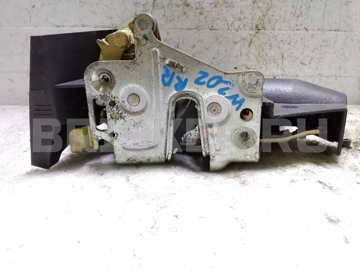 Замок двери задней правой на Мерседес-Бенц Ц-класс W202