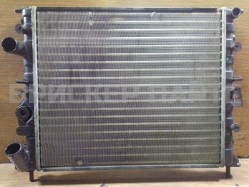 Радиатор основной на Рено Клио 2 поколение BB, CB