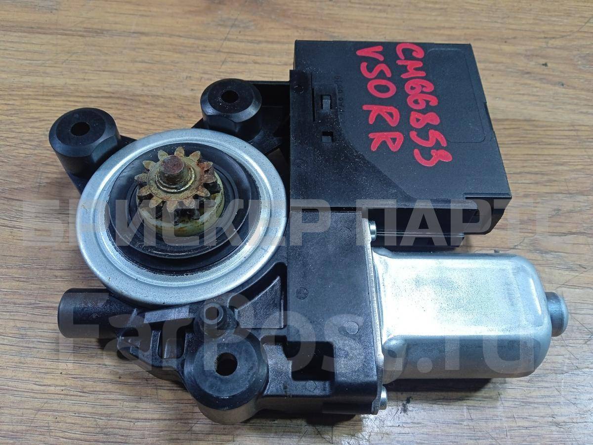 Моторчик стеклоподъемника задний правый на Вольво V50 979040100