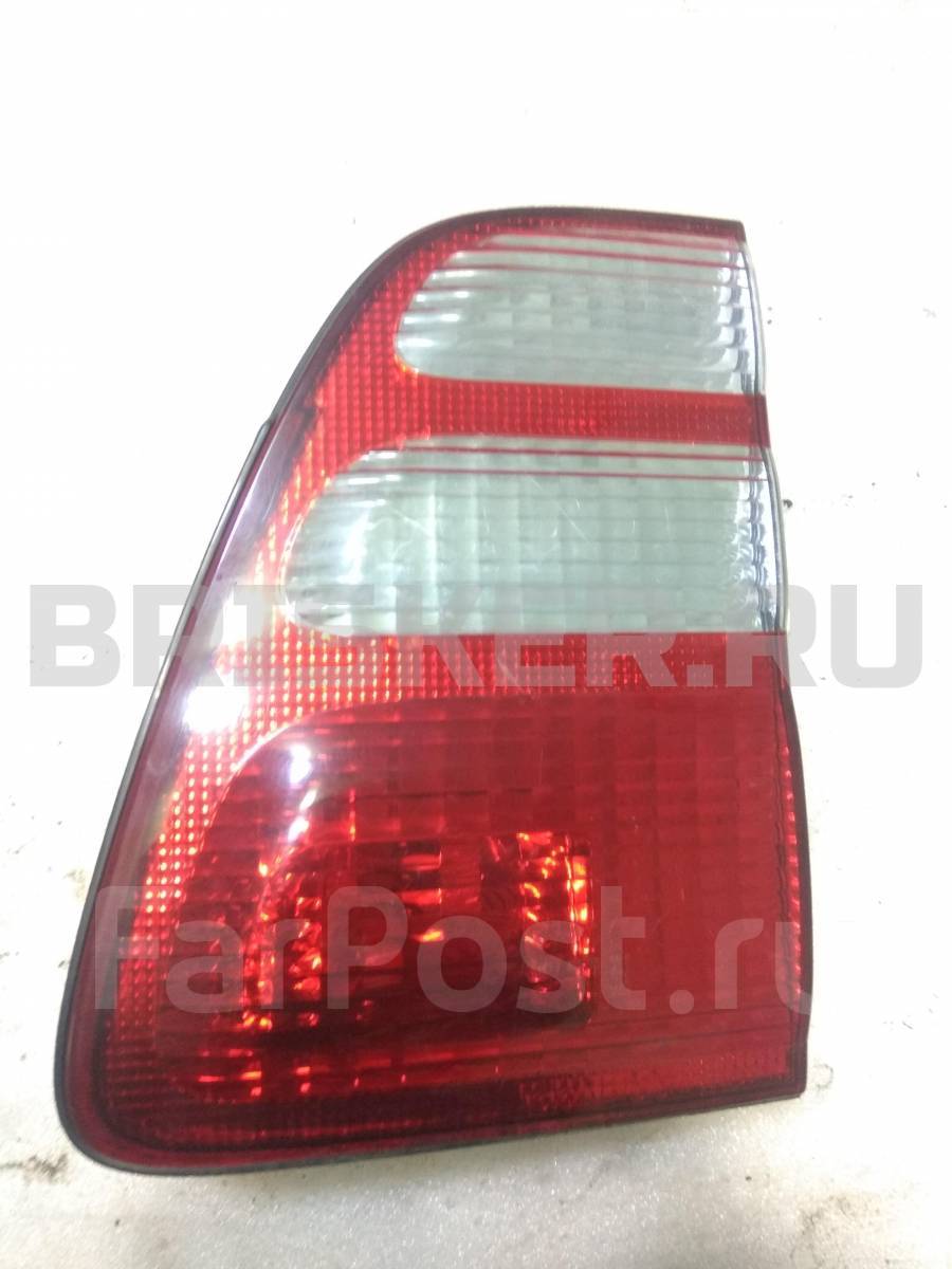 Фонарь задний внутренний правый на Тойота Лэнд Крузер 100 8158060020