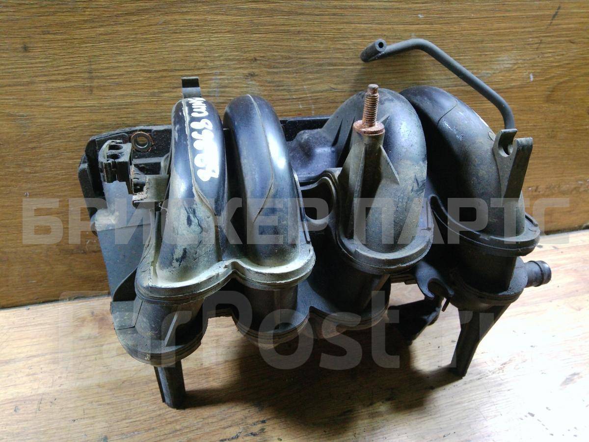 Коллектор впускной на Рено Симбол 1 поколение 8200552315