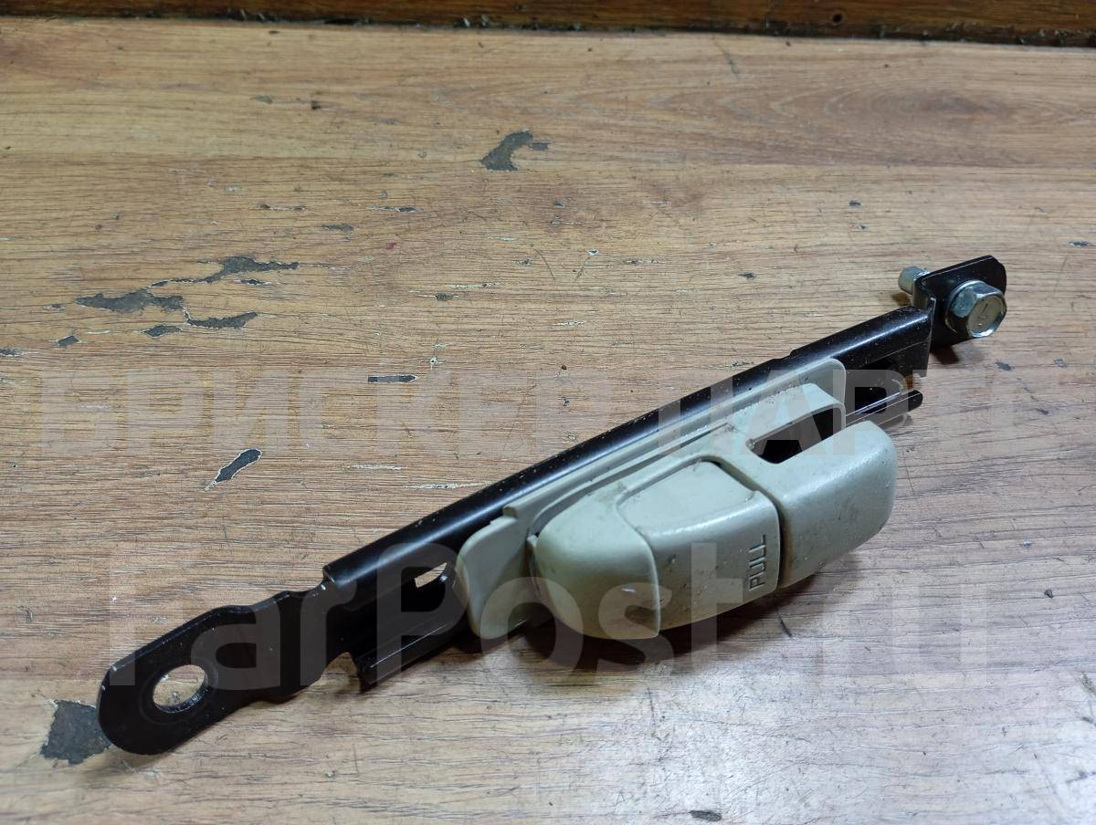 Механизм регулировки ремня безопасности на Ниссан Тиида 1 поколение C11 87824ED001