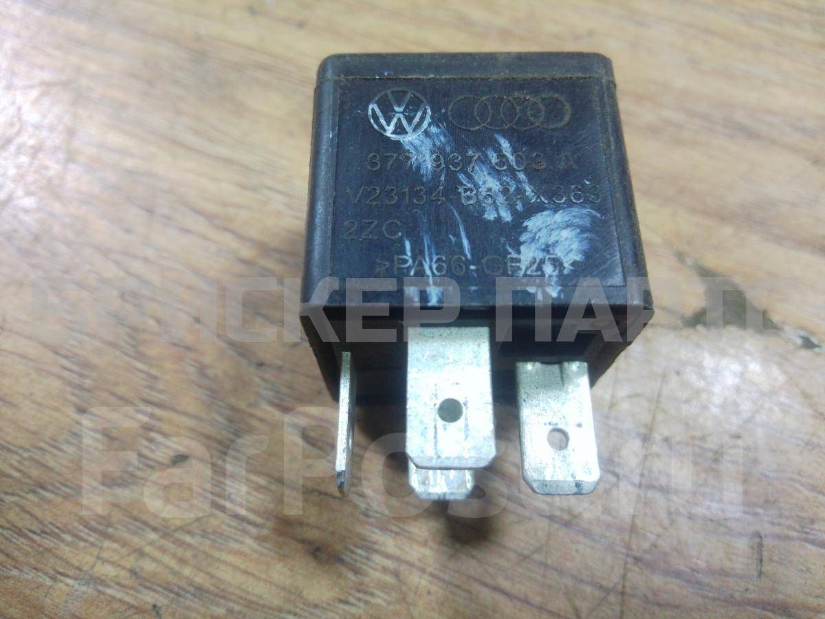 Реле-регулятор напряжения на Фольксваген Поинтер 377937503A