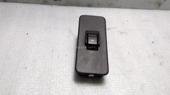Кнопка стеклоподъемника на Ленд Ровер Дискавери 3 поколение YUD501070PVJ