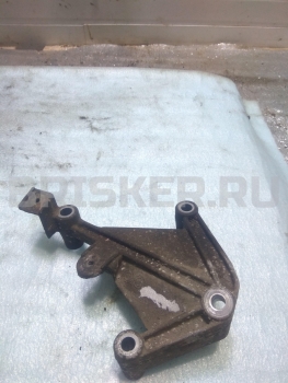 Кронштейн КПП на Рено Клио / Симбол Симбол II 8200111328