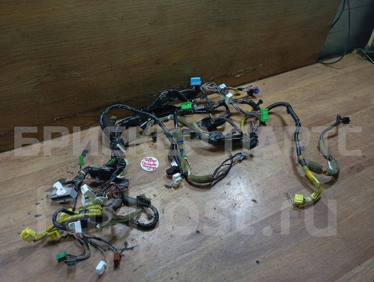 Проводка, коса, жгут под торпедо (панель приборов, торпеду) для Сузуки Гранд Витара I поколение рестайлинг 3692050J20