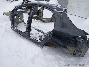 Левая боковая часть кузова (отпил, четверть) для Сузуки Рено 1 поколение 96617559