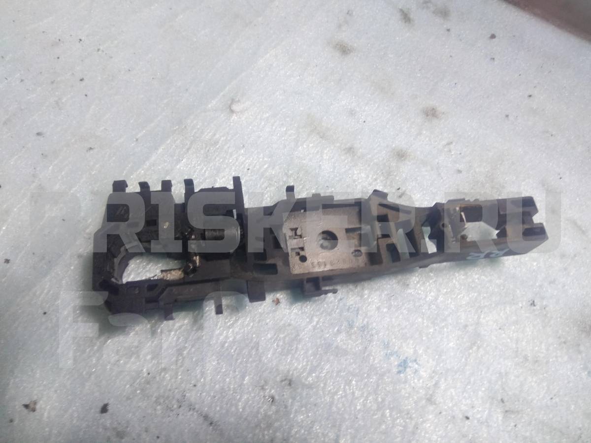 Кронштейн ручки правой задней на Рено Меган 2 поколение LM05, KM, BM