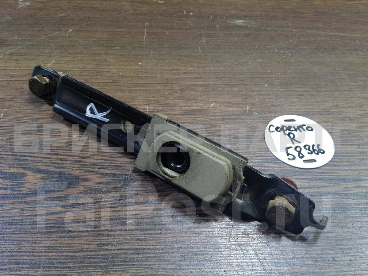 Механизм регулировки ремня безопасности на Киа Соренто 1 поколение 888903E000FC